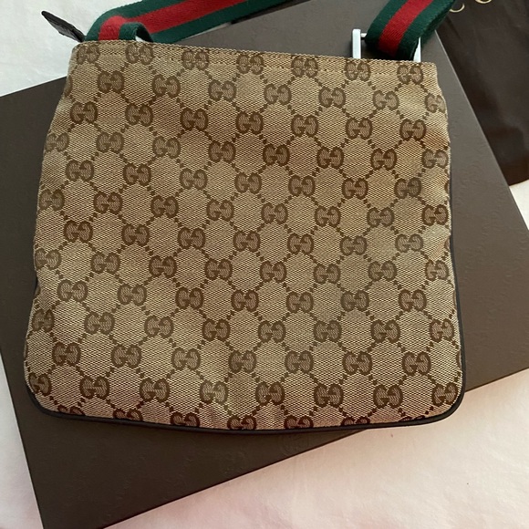 Authentic Gucci cross body messenger bag. - Picture 3 of 4